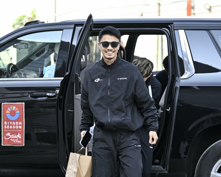 計量当日の26日、笑顔で会場入りする中谷潤人　©Hiroaki Finito Yamaguchi