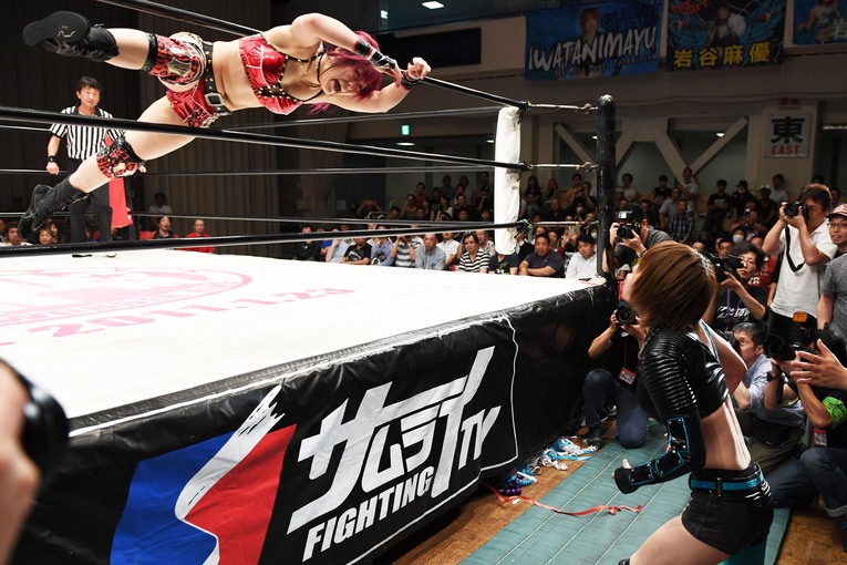 紫雷イオvs.岩谷麻優。2017年6月21日、後楽園ホール　©Essei Hara