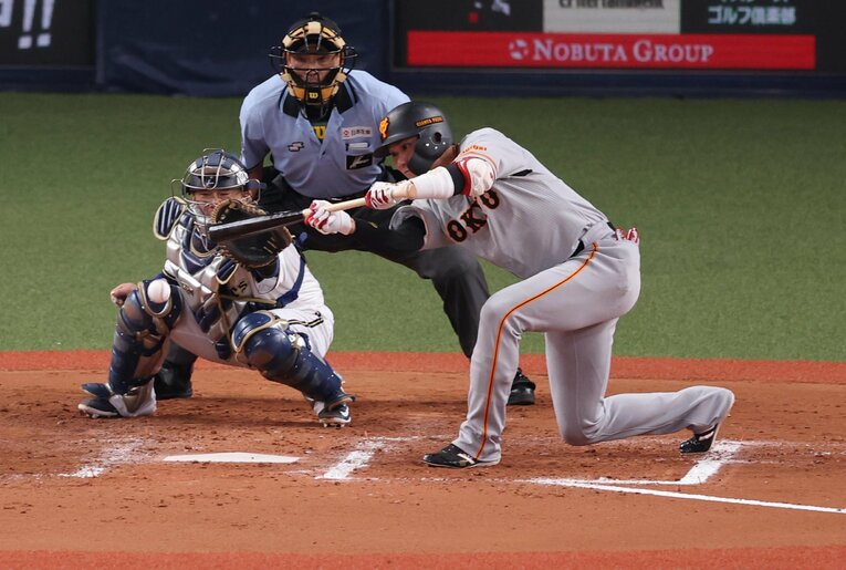 今シーズン、主力の坂本勇人にも送りバントのサインは出された　©︎SANKEI SHIMBUN