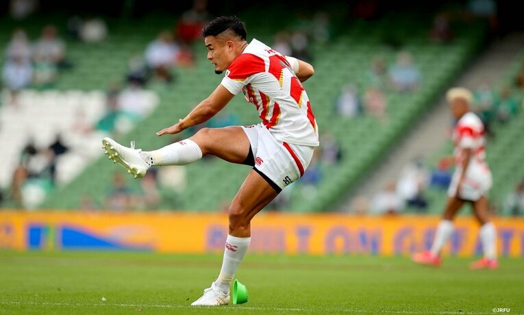 正確なプレーでチームを操縦した田村優。中継の解説を担当した沢木氏を唸らせた　©︎JRFU