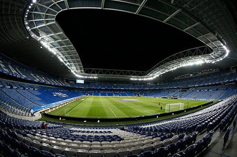 久保建英が試合、“美食の街”バスクがシャッター街に…　マラドーナ追悼“セビージャ全員10番”の光景(12)