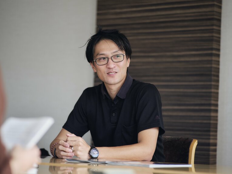 現在は寺田選手のマネージャーを務めながらコンサル業も行う佐藤さん。出会った当初は陸連の職員だった　©Yuki Suenaga