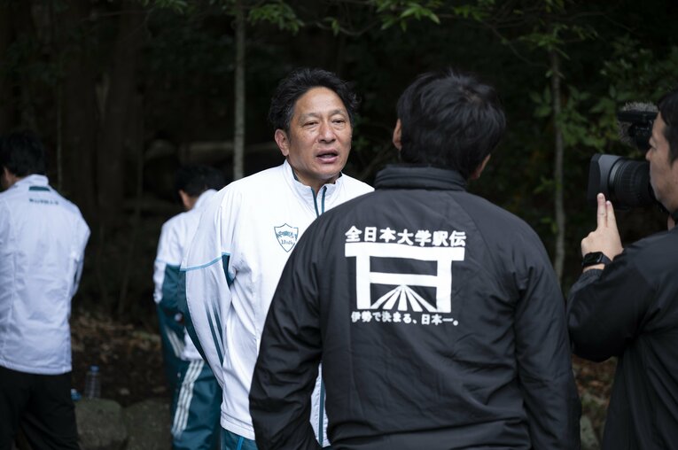 出雲駅伝7位からの逆襲を期したが、3位という結果に青学大の原監督は渋い顔　©Tadashi Hosoda