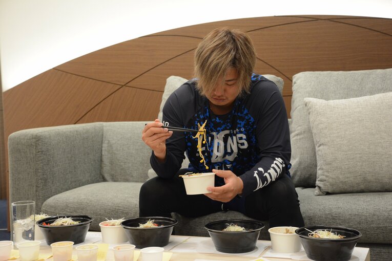 潜入した試食会の様子　©Carlos Yabuki