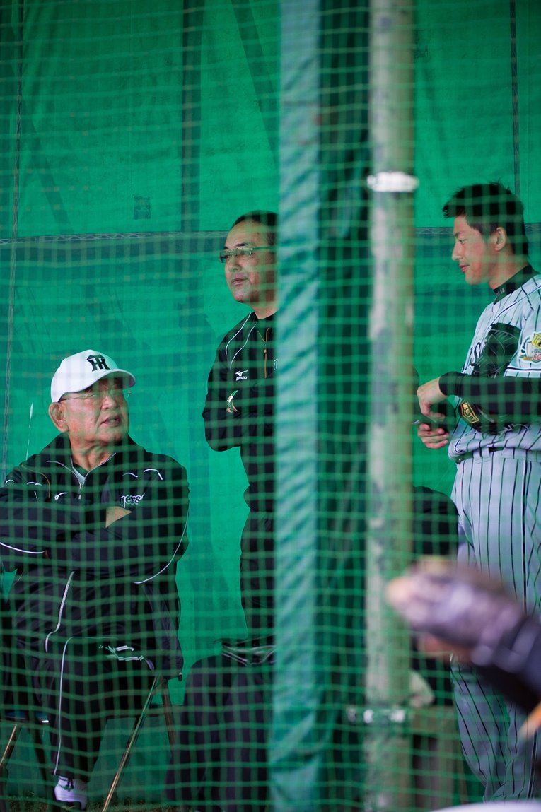 臨時コーチとして阪神キャンプを訪れた江夏豊（2015年）©︎Nanae Suzuki