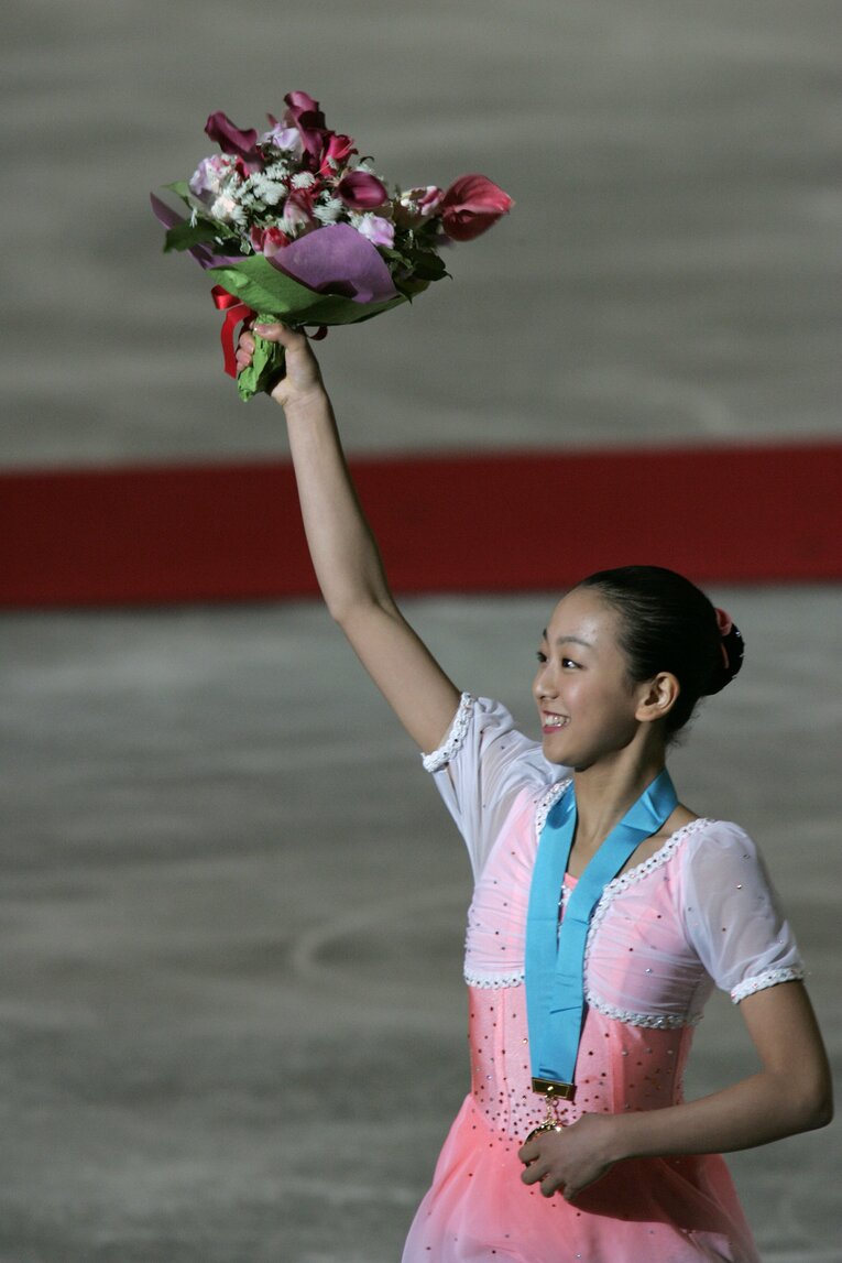 2005年のGPファイナルで優勝した浅田真央（当時15歳）。その年にはトリノ五輪が控えていたが、規定の年齢制限により出場できなかった　©Takuya Sugiyama