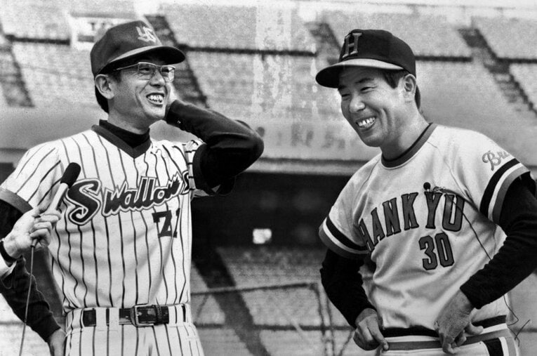 1978年10月14日、日本シリーズ初戦を前に取材に応じるヤクルト・広岡達朗監督と阪急・上田利治監督。両者の心理戦はすでに始まっていた ／ photograph by Sankei Shimbun