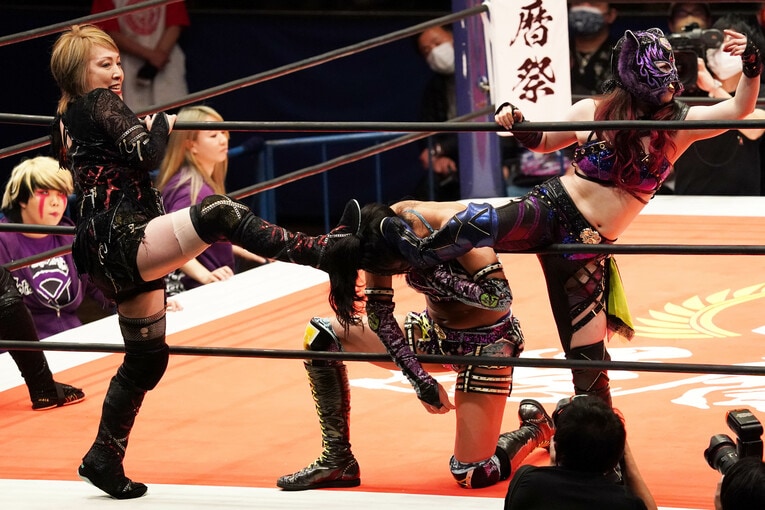 53歳の尾崎魔弓と“新成人”スターライト・キッドの共闘