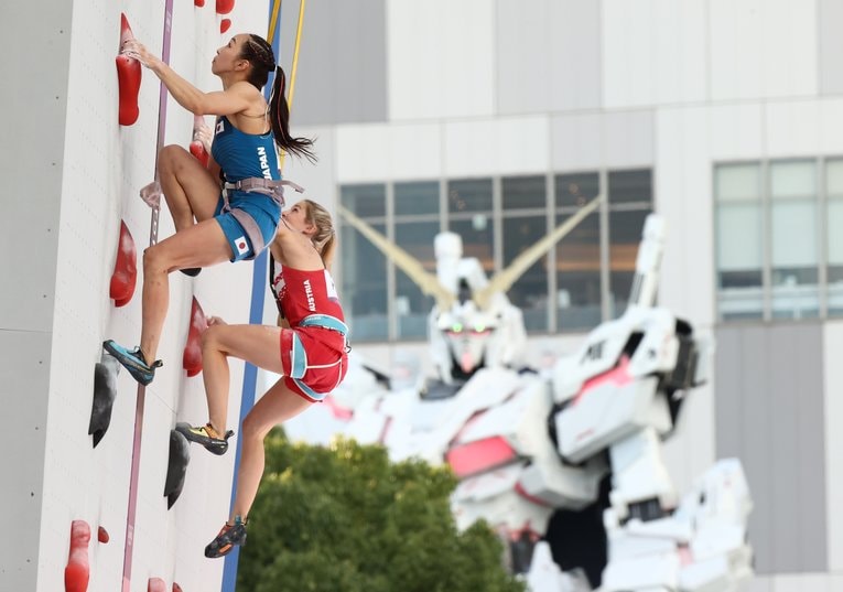 東京五輪で正式種目に追加されたスポーツクライミング。野口啓代（手前）は女子複合決勝で銅メダル　©Getty Images