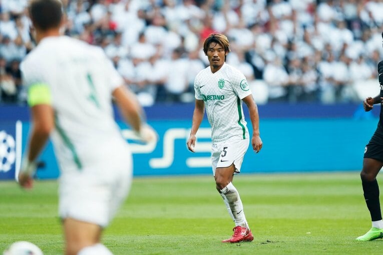 「“鎌田大地と守田英正が一緒に写った1枚”を狙いたいけど…」「長谷部誠はすでにコーチのように」CL日本人対決と“美しい夕焼け”撮影ウラ話(13)