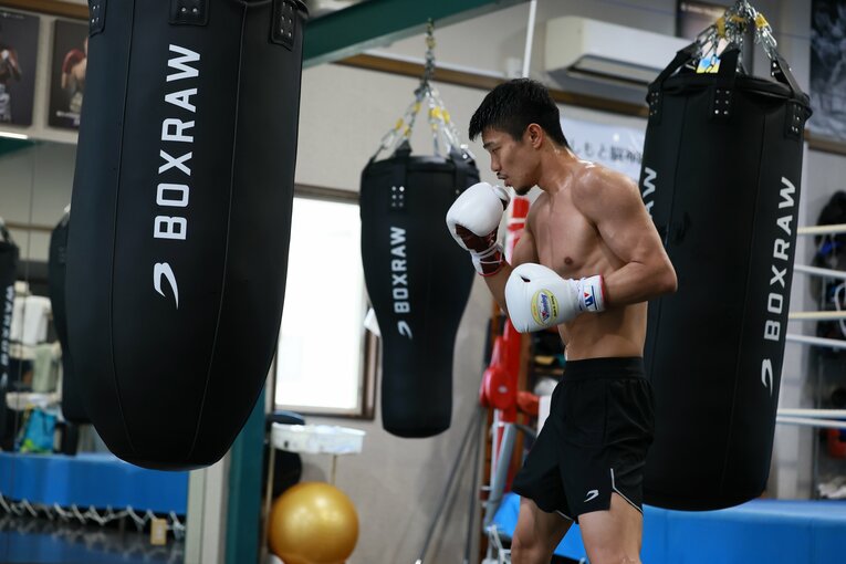 西田戦の激闘から約1カ月半後の7月下旬、M.Tボクシングジムでトレーニングをする中谷　©︎Shigeki Yamamoto
