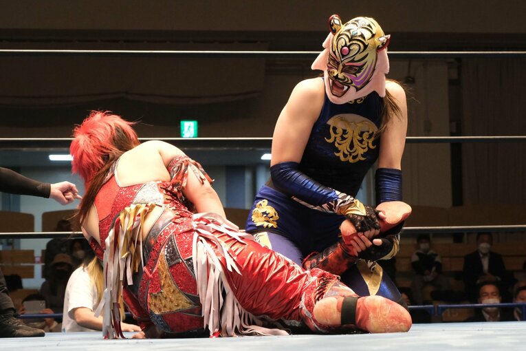 「タイガー・クイーンの涙を見た」佐山聡考案の“新技”で勝利も…彩羽匠戦で崩れかけた女性版タイガーマスクの“謎”(30)