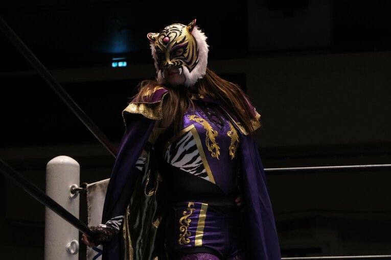 タイガー・クイーンを激怒させた“ヒール殺法”…乱入に凶器攻撃、待望のライバルは何でもありの“闇の軍団”？(21)