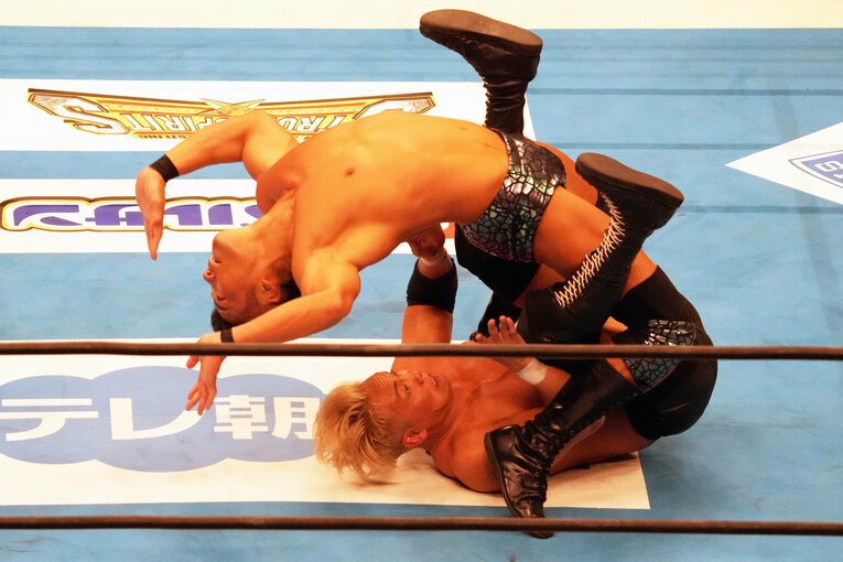 4月8日、両国国技館。オカダ・カズチカ対SANADA
