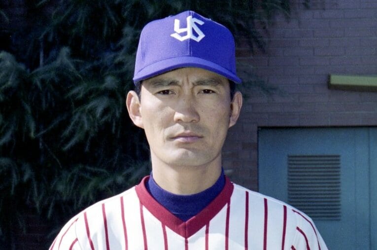 現役晩年に近鉄からヤクルトへ移籍し、代打の切り札として初優勝に貢献した伊勢孝夫。勝負強いバッティングで「伊勢大明神」と称された ／ photograph by KYODO