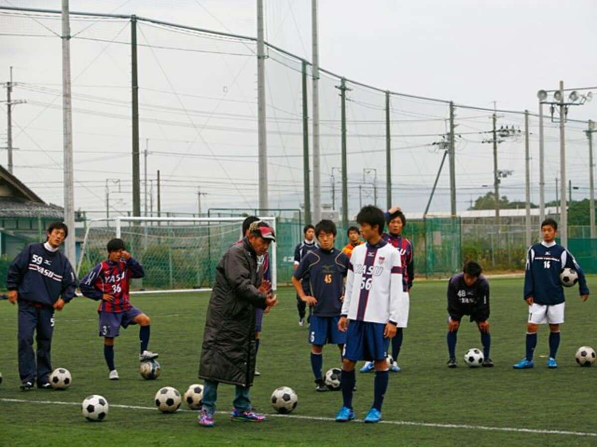 野洲サッカーを育てた異端の指導者 岩谷篤人が挑む 最後の選手権 高校サッカー Number Web ナンバー