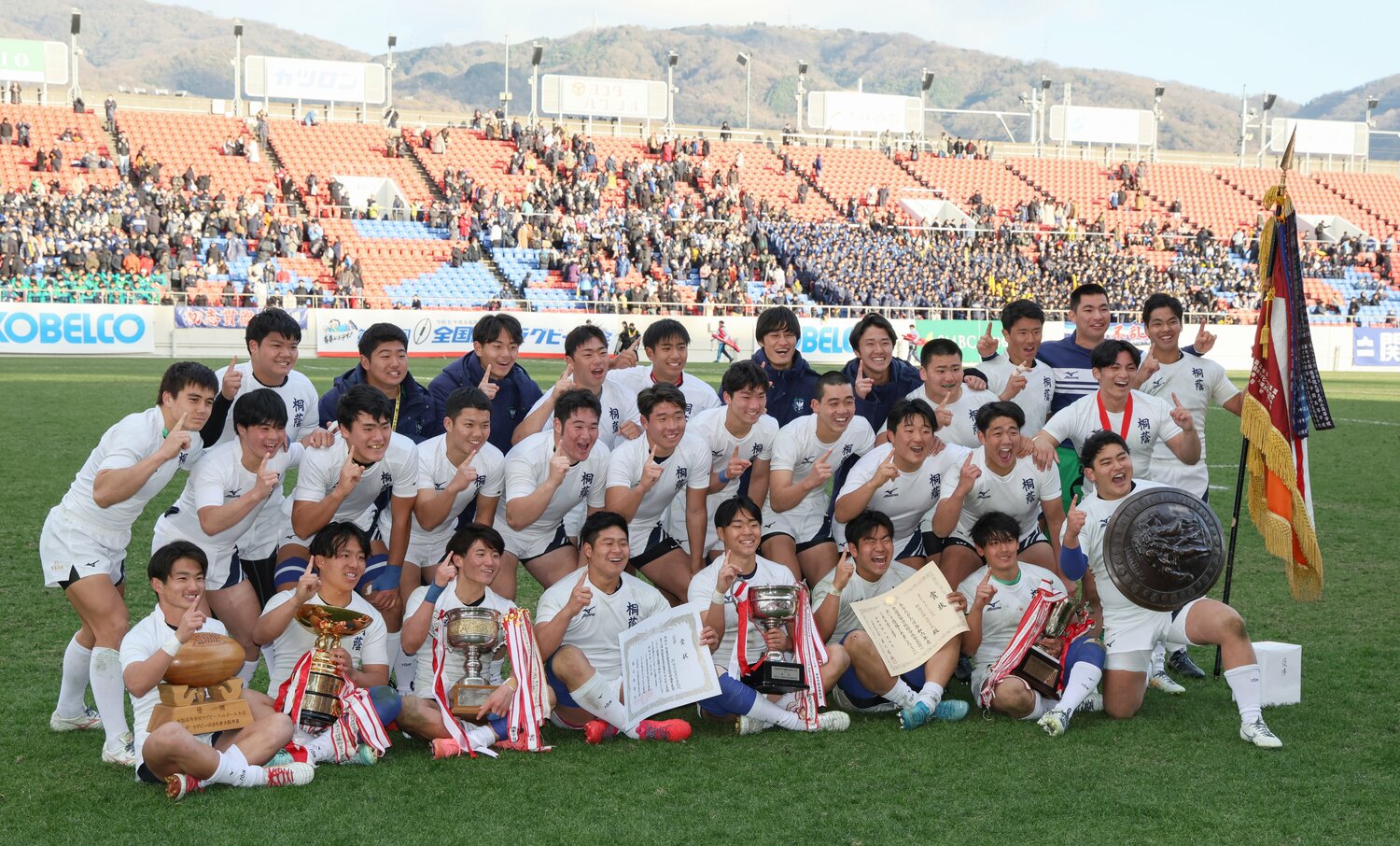 全国高校大会で連覇を果たした桐蔭学園の選手たち　©JIJI PRESS