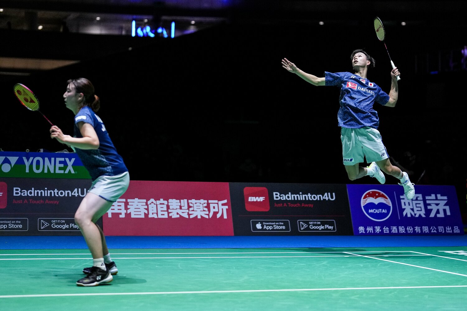 中国ペアの攻勢をしのぎながら攻撃を組み立てる渡辺/東野 ©Getty Images