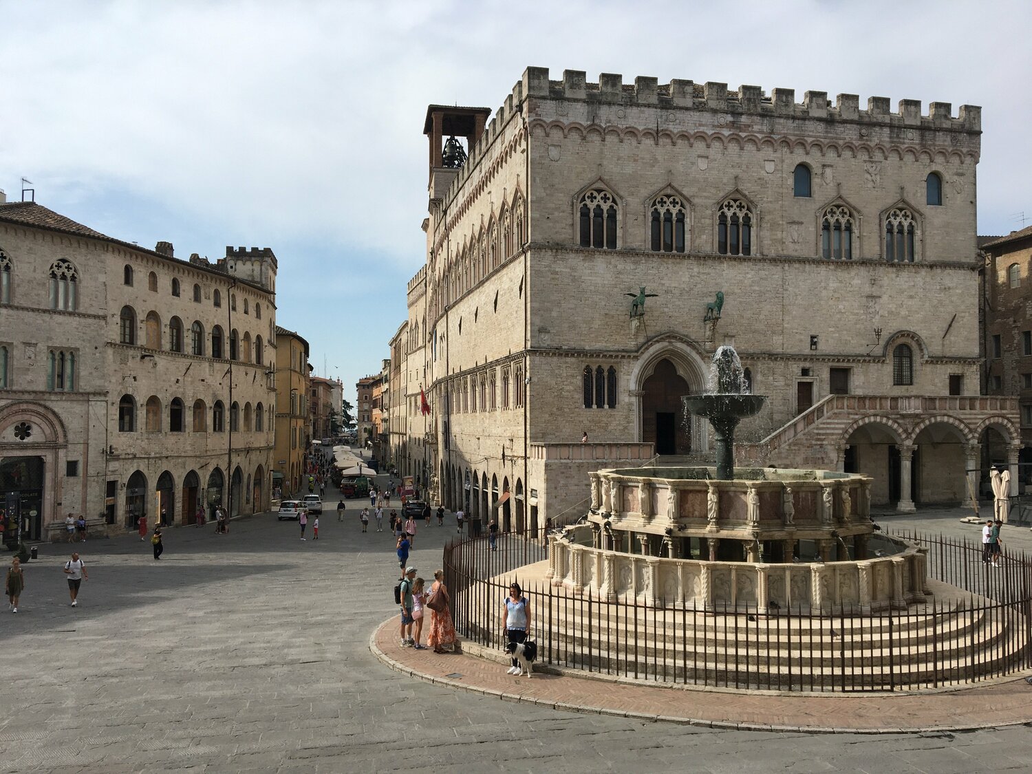 ペルージャ旧市街の広場（筆者撮影）