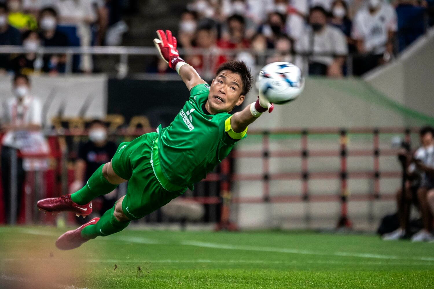 浦和のゴールマウスを守る西川周作。ナイスガイとしても知られる　©Takuya Sugiyama