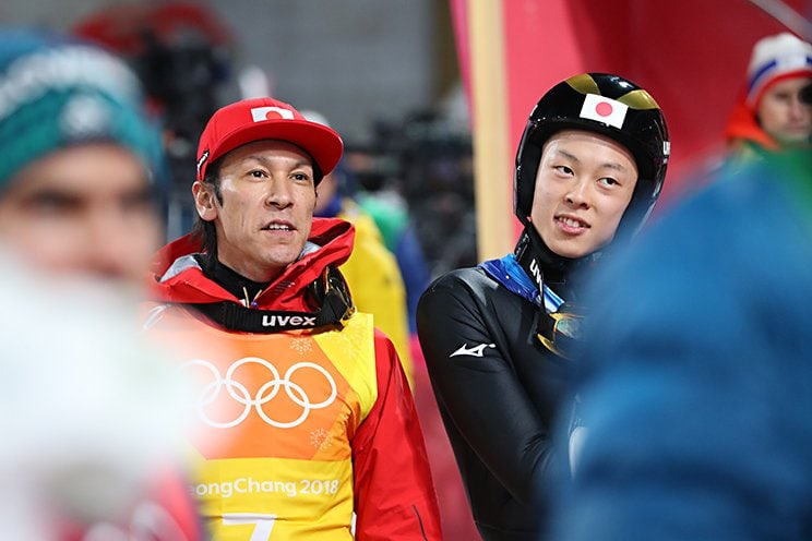 平昌五輪時の葛西と小林©RyosukeMonju／JMPA