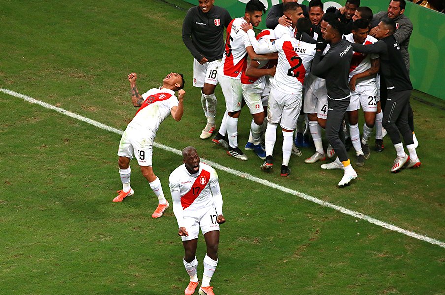 一度はブラジルに惨敗のペルーが、番狂わせ連発でコパ決勝進出の理由。＜Number Web＞ photograph by Getty Images