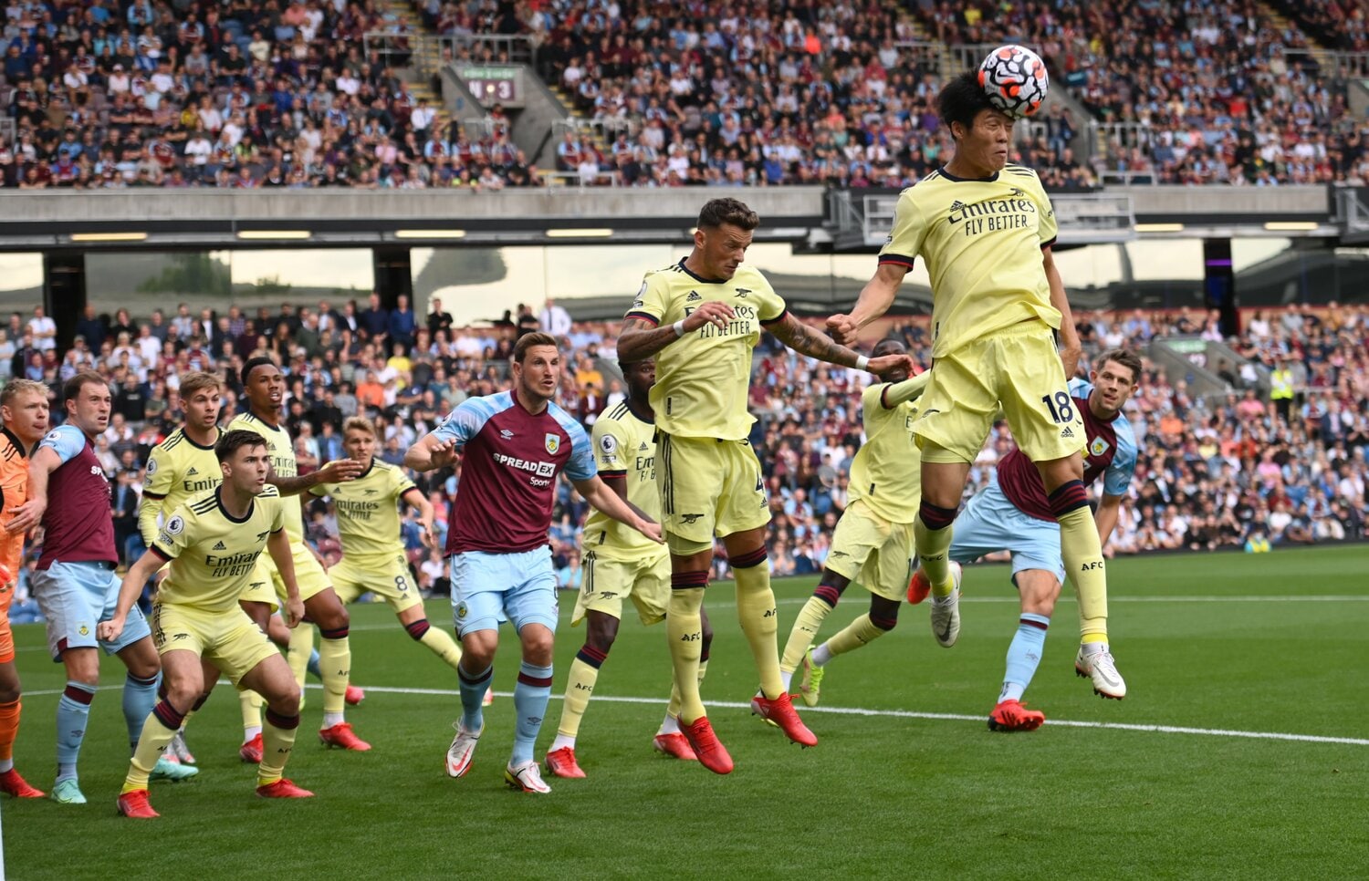 エアバトルでも進境著しい冨安。試合ごとに頼もしさを増している　©Getty Images