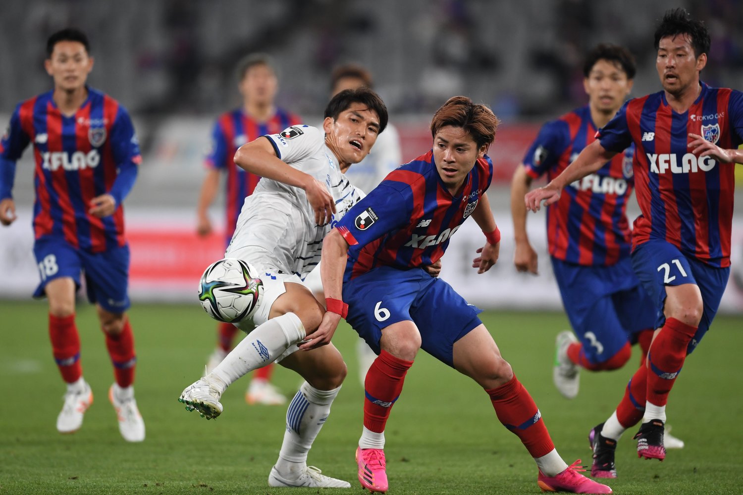 途中投入されるもゴールから遠い場所でのプレーするしかなかった一美