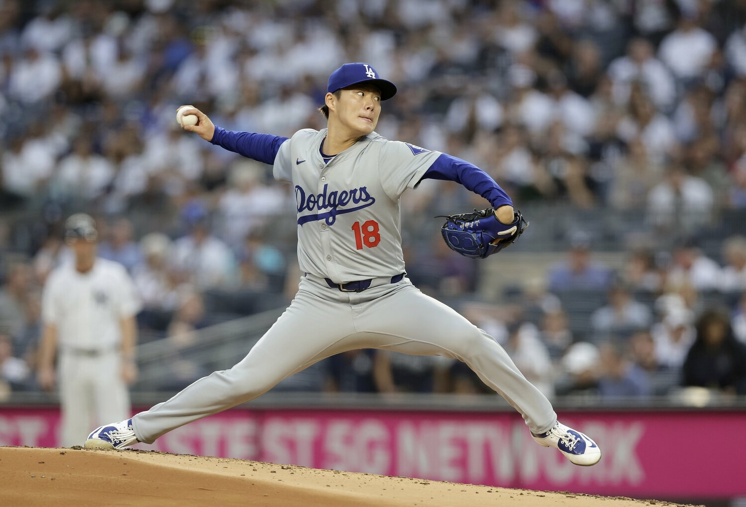 ヤンキース戦で7回を投げ2安打無失点の好投をみせた山本　©︎Getty Images