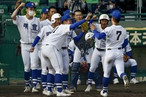 「まったく記憶がない」フェンス激突で倒れ込んだ…明豊のレフト“決死のキャッチ”を語る【センバツ好プレー】