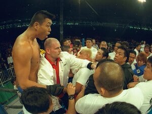 「ボコボコにいかれて、マスクを取られた」タイガーマスクを“大乱闘”から救った男…小川直也vs橋本真也「1・4事変」翌年、新日本のオファーが消えた日