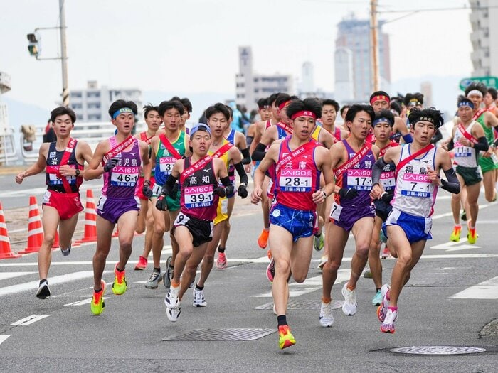 「来年、早稲田は強いね…」青学大・原晋監督も思わず脱帽？ 強豪大の監督が勢揃い…「全国男子駅伝で激走」箱根駅伝“注目ルーキー候補たち”＜Number Web＞ photograph by Satoshi Wada