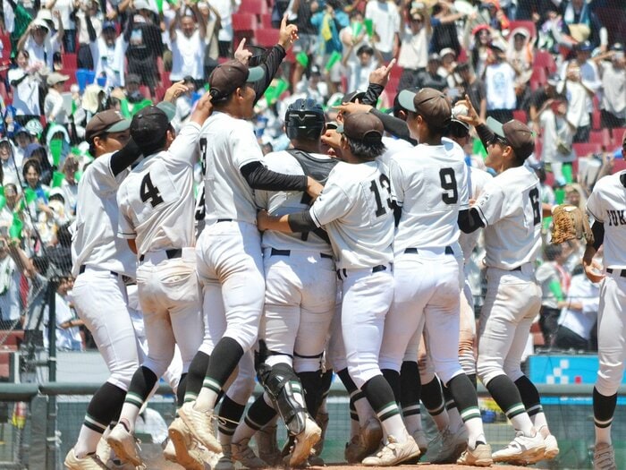 「もしも君たちが優勝したら…」広島“普通の公立校”がなぜ甲子園に？ 前職は校長先生…4月に就任「異端の名将」が部員に伝えた“魔法の言葉”＜Number Web＞ photograph by JIJI PRESS