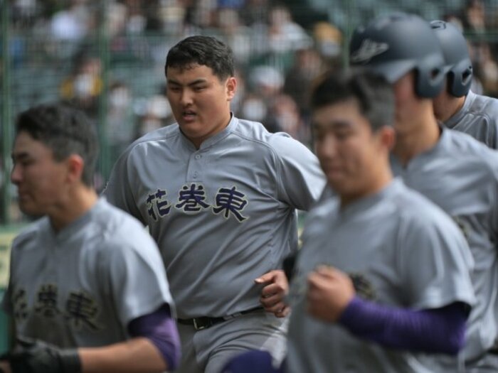 花巻東・佐々木麟太郎が泣いた、市和歌山“たった1つ”の作戦とは? ドラフト候補・米田が確信した1球「ギアを上げれば押し切れる」<Number Web> photograph by Hideki Sugiyama