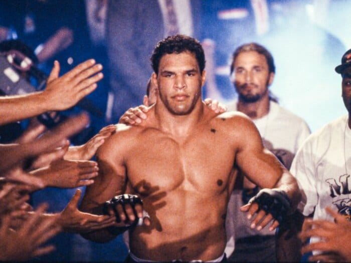 “霊長類ヒト科最強の男”マーク・ケアーとは何者だったのか？「異常に発達した僧帽筋…ヒクソンしか勝てない」誇張ではなかったUFC時代の“本当の強さ”＜Number Web＞ photograph by Susumu Nagao