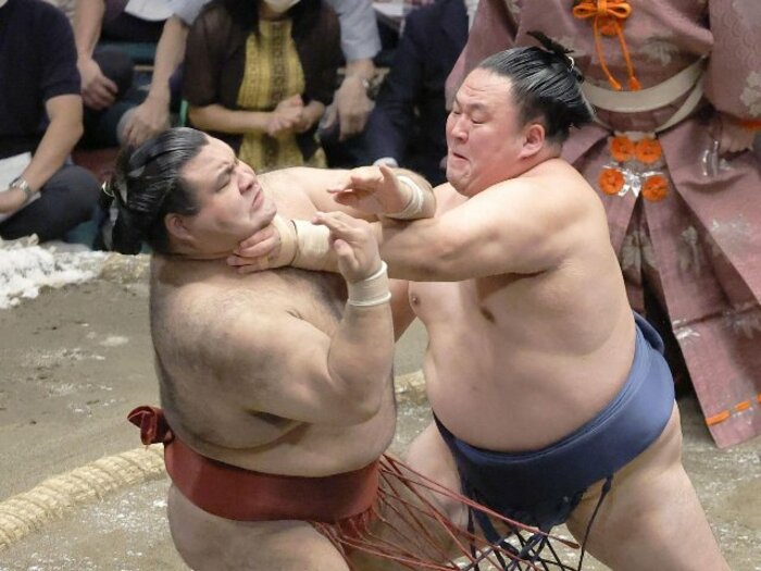 “ご意見番”武蔵丸の苦言「正代も御嶽海も4勝11敗、大関たちは何やってんだ!」「“ほぼ38歳”の玉鷲が頑張ってるのに…」<Number Web> photograph by KYODO