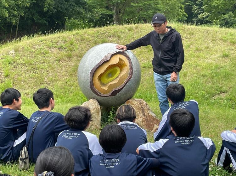 高校生から「岡ちゃん」と呼ばれ…岡田武史67歳がFC今治高で“授業”する