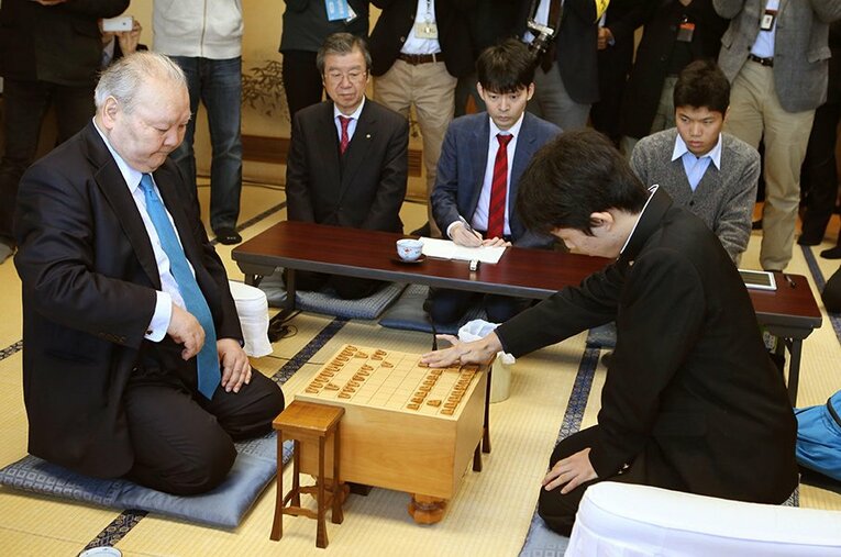 加藤一二三vs.藤井聡太 ／ photograph by Kyodo News