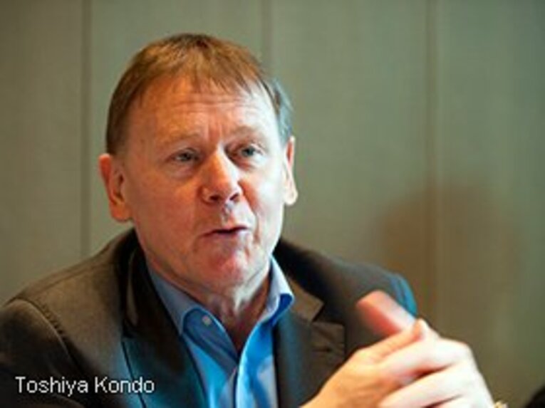 本田圭佑を欧州の舞台へ導いた男。VVV会長が語る移籍、ミラン、W杯。(2)