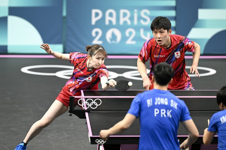 混合ダブルス、早田・張本ペアは、国際大会にほとんど登場したことのない無名の北朝鮮ペアに初戦で苦杯をなめた　©Asami Enomoto/JMPA