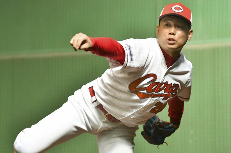 2年目のジンクスを打ち破るべく、順調にキャンプを過ごした栗林。ルーキーイヤーの昨年は53登板、防御率0.86と驚異的な数字を残した ／ photograph by KYODO