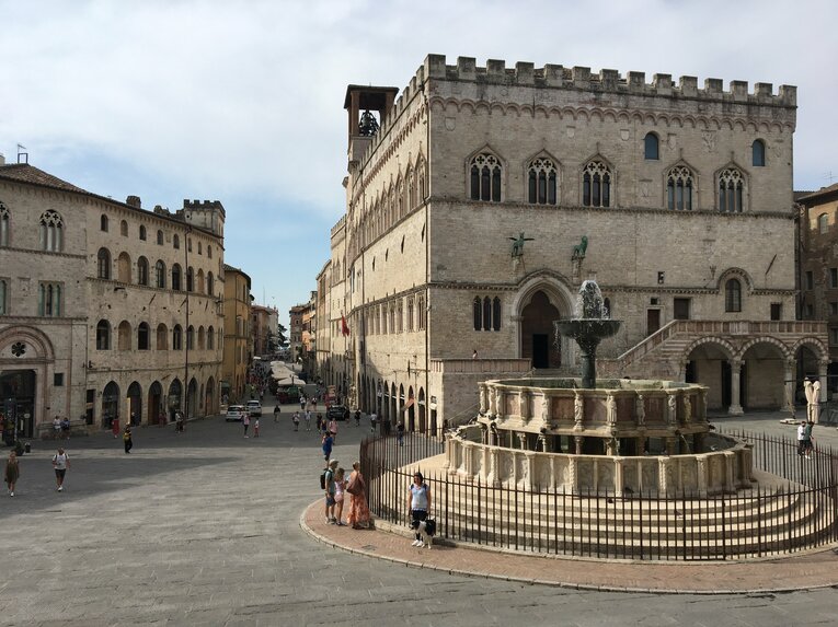 ペルージャ旧市街の広場（筆者撮影）