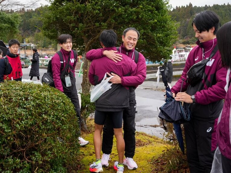【昨年の名探偵】直前まで絶不調だった工藤。指揮官の花田の手腕もあり、箱根路では復活。レース後には抱擁シーンも　©Satoshi Wada
