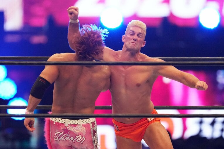 ザック・セイバーJr.のラリアット　©Essei Hara