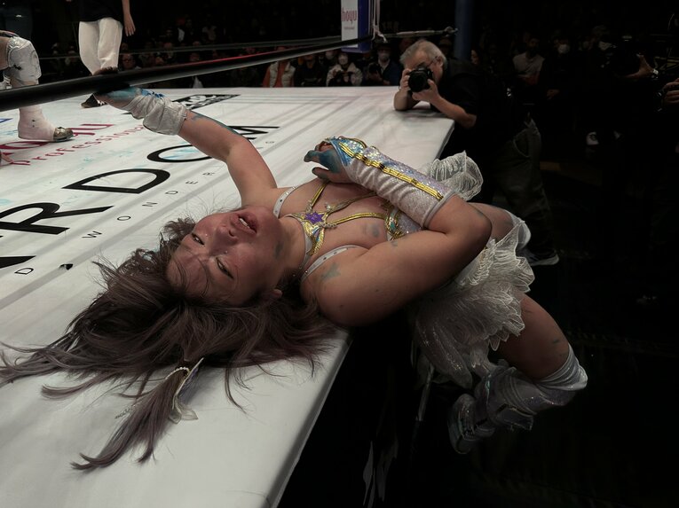 「敗者退団マッチ」として行われた上谷沙弥vs中野たむ　©Norihiro Hashimoto