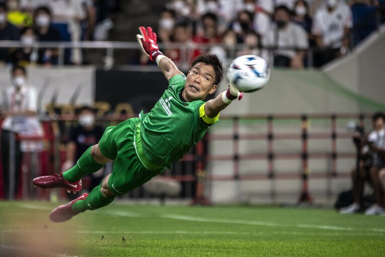 浦和のゴールマウスを守る西川周作。ナイスガイとしても知られる　©Takuya Sugiyama