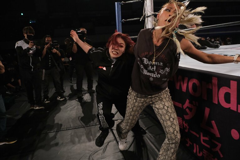 殴り続けた鈴季すず、抱きしめたジュリア…スターダムリーグ戦“最大のカード”は何を残したか？「本当の姉妹」「憎しみは晴れた」(83)