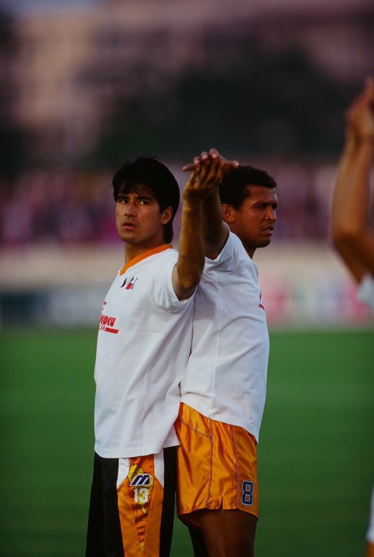清水時代、トニーニョとウォーミングアップ中の永島（1994年）©︎J.LEAGUE