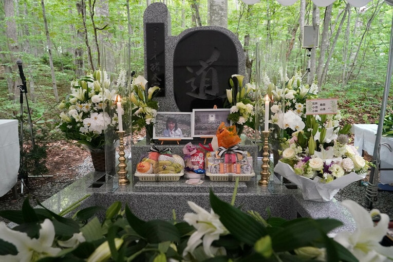 青森県十和田市の蔦温泉に建立されたアントニオ猪木家の墓