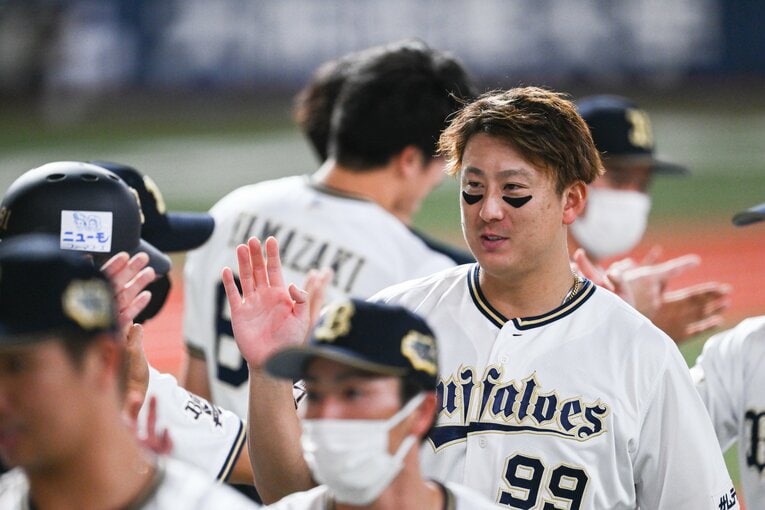 大学の後輩でもある吉田正尚の活躍を喜んだ杉本裕太郎（2022年）　©︎Nanae Suzuki